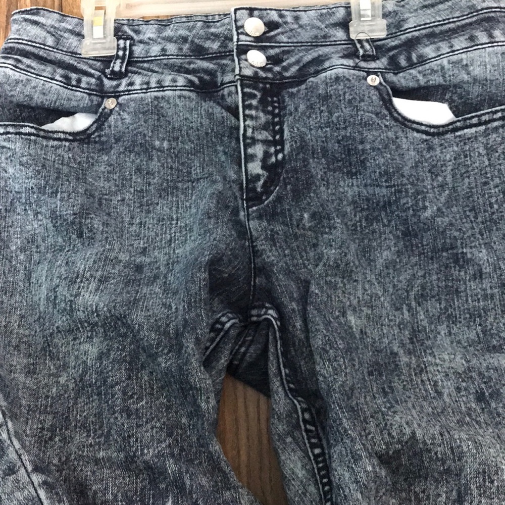 Jeans - Picture 3 of 3